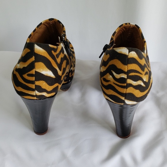 Shoes. Lime Light Size 9 - Picture 3 of 6